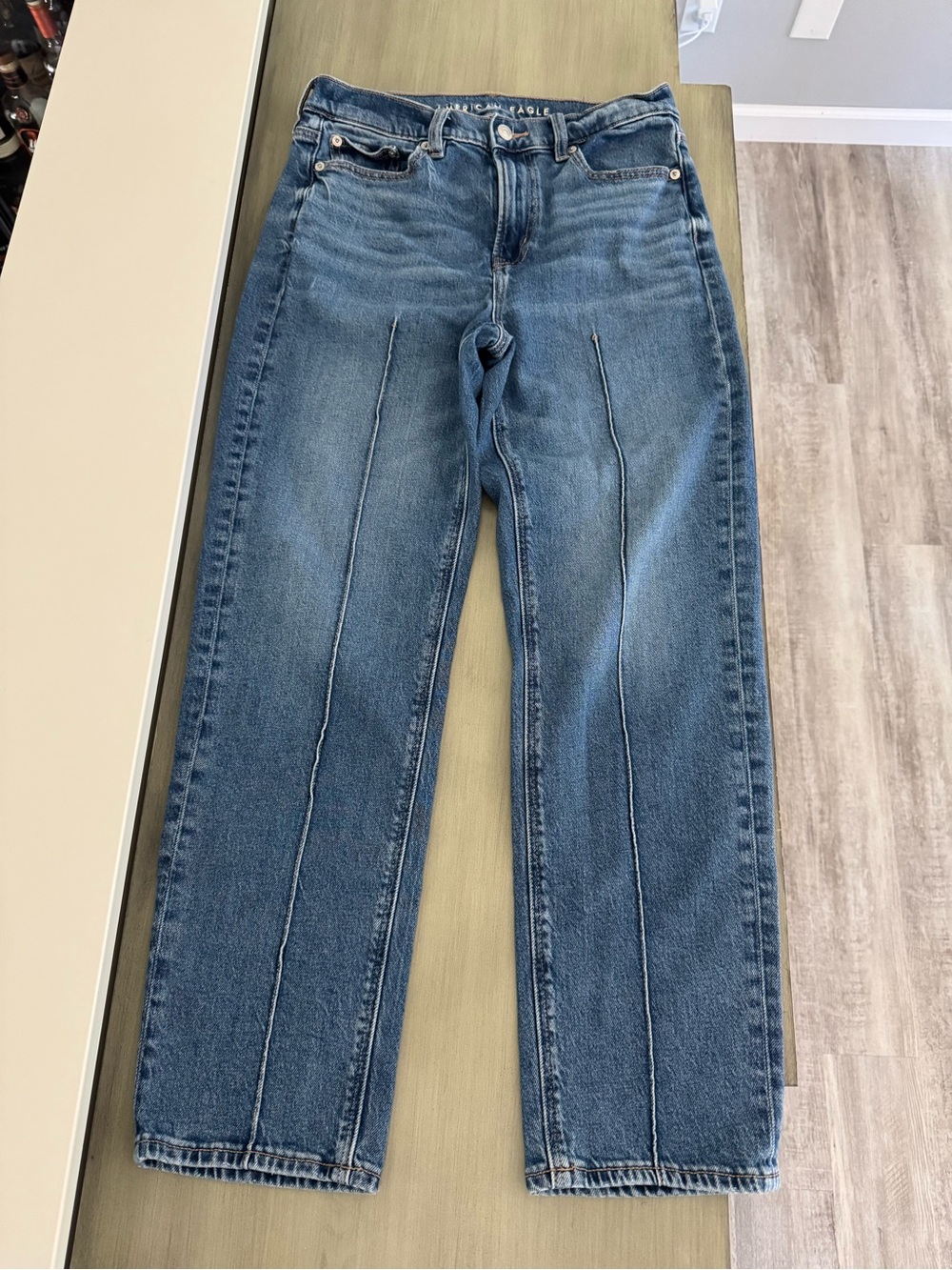 American Eagle super high-rise ankle straight jeans - Size 4